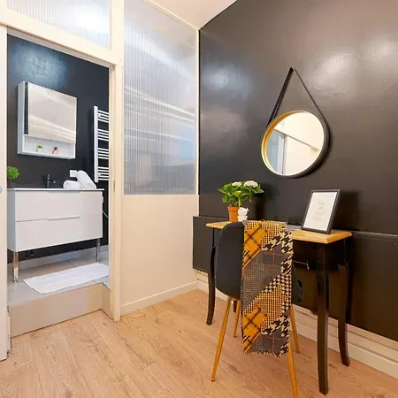 Trendy For Three Guests *