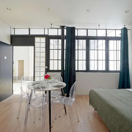 Trendy For Three Guests باريس