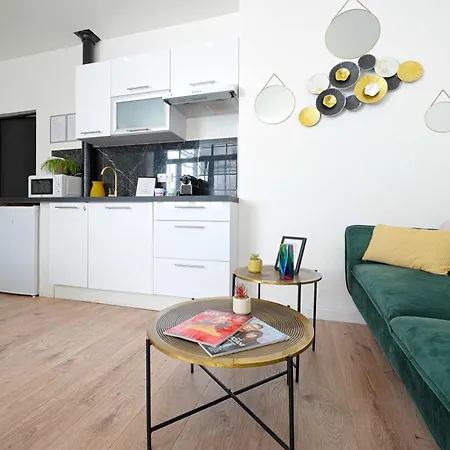 Trendy For Three Guests